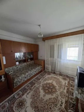 BRASADAS vinde casa cu etaj in zona Bercu Rosu.
