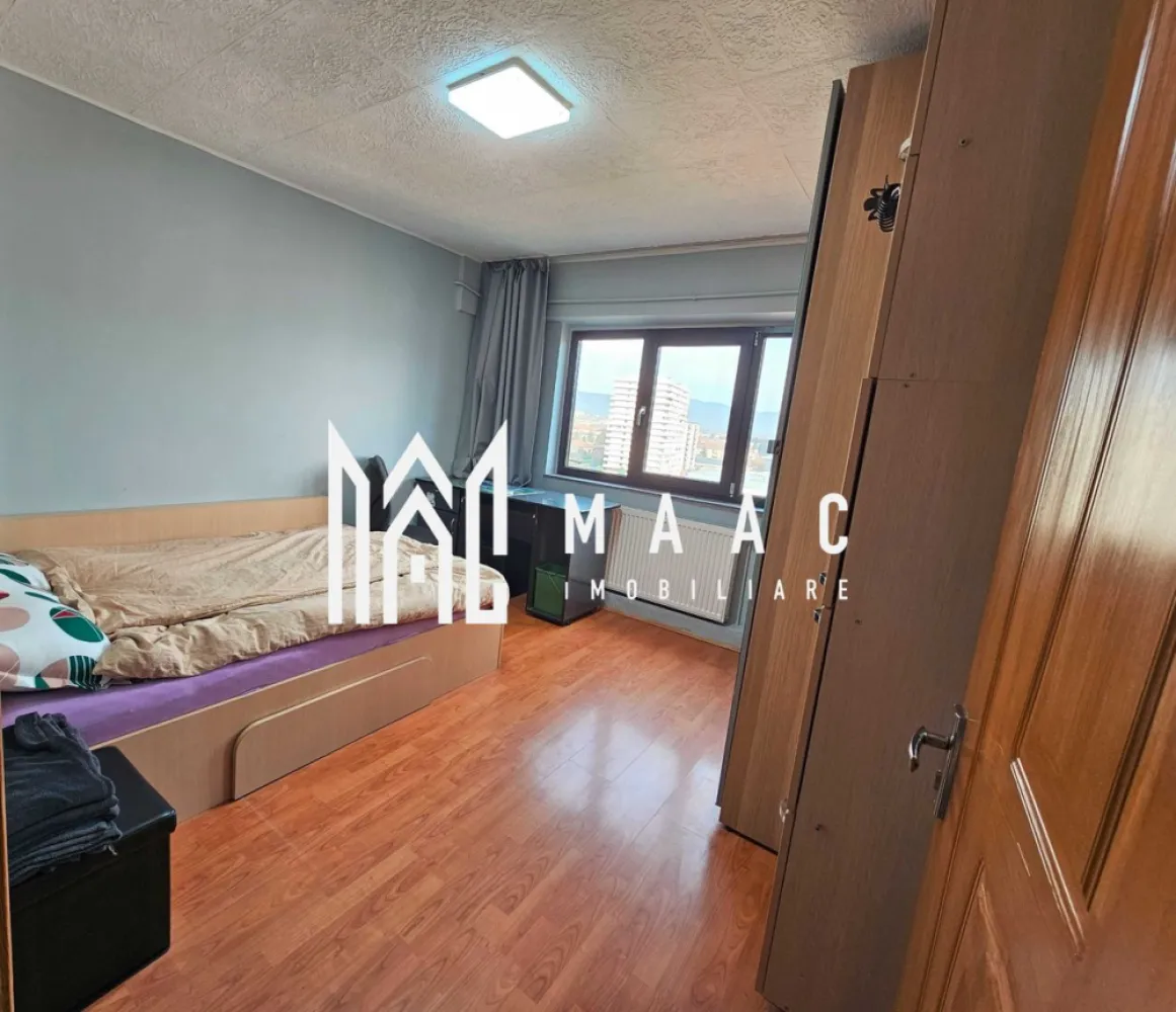 Apartament 2 camere Ostroveni | Centrala Proprie | AC | Renovat | - Apartament 2 camere – Zona Ostroveni | Vedere panoramică | MAAC Imobiliare MAAC Imobiliare vă propune spre vânzare un apartament cu 2 camere situat în zona Ostroveni, într-un imobil curat și bine întreținut. Locuința este amplasată la etajul 10 din 10, beneficiind de o priveliște panoramică deosebită, iar deasupra se află etajul tehnic, oferind un plus de confort termic și fonic. Apartamentul are o suprafață construită de 55 mp și este renovat partial recent, lucrările realizate în anul 2024 incluzând: * montarea unei tamplării PVC tripan de înaltă calitate; * înlocuirea instalației sanitare și electrice** în totalitate; * instalarea a două aparate de aer condiționat**, pentru confort optim pe tot parcursul anului. De asemenea, apartamentul dispune de centrală termică proprie, asigurând eficiență energetică și costuri reduse de întreținere. Avantaje: * Vedere panoramică asupra zonei Ostroveni; * Etaj superior cu etaj tehnic deasupra (fără probleme de izolație); * Apartament modernizat parțial în 2024; * Centrală termică proprie și 2 aparate de aer condiționat; * Zonă liniștită, cu acces facil către transport, magazine și școli. Ideal atât pentru locuință personală, cât și pentru investiție! Pentru mai multe detalii și programarea unei vizionări, contactați MAAC Imobiliare. id: CP2786756 - SP }}