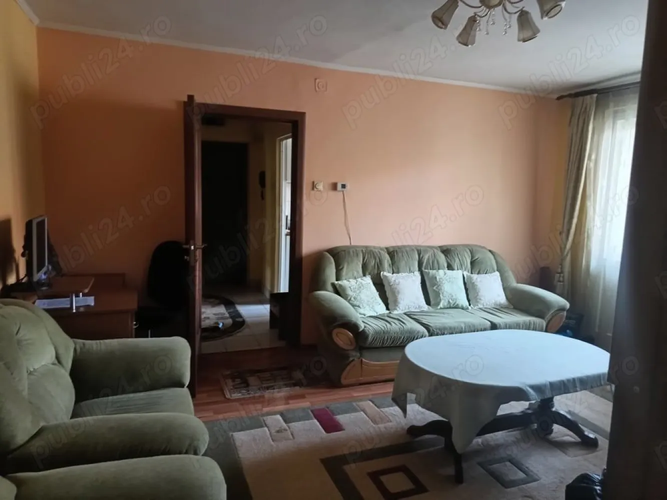 BRASADAS vinde ap 2 cam etaj 1/4 Calea Traian. - Agentia imoboliara BRASADAS vinde apartament cu 2 camere semidecomandat, 50mp utili, balcon închis + loja, etajul 1/4, bloc izolat, mobilat, utilat in CENTRU. Www.brasadas.com. }}