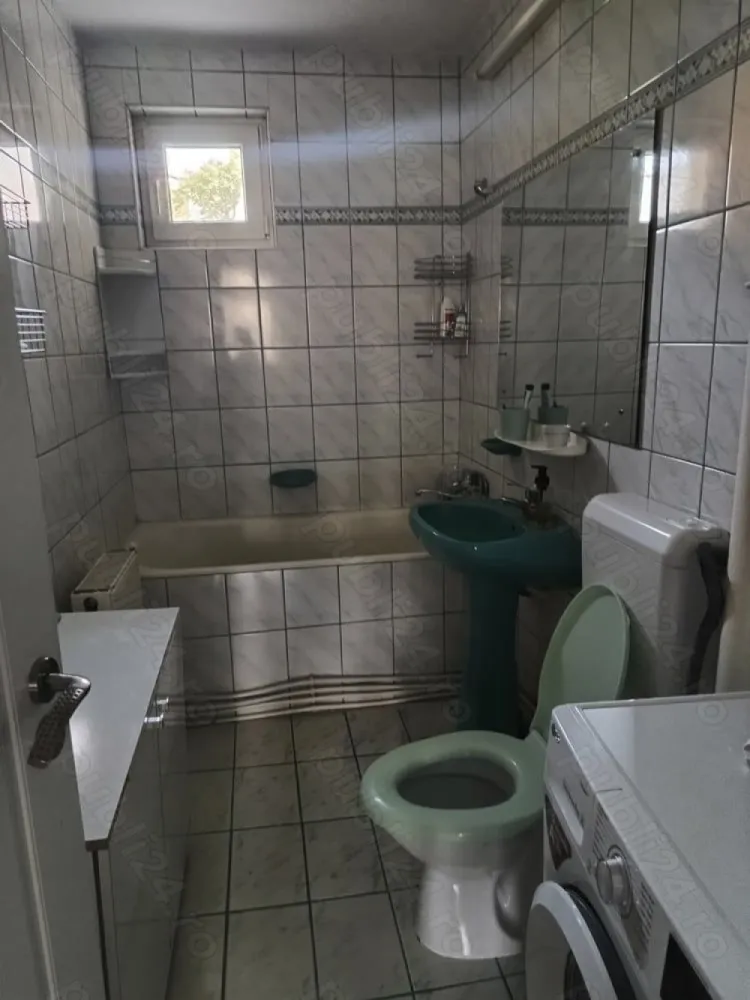 BRASADAS vinde ap 2 cam etaj 1/4 Calea Traian. - Agentia imoboliara BRASADAS vinde apartament cu 2 camere semidecomandat, 50mp utili, balcon închis + loja, etajul 1/4, bloc izolat, mobilat, utilat in CENTRU. Www.brasadas.com. }}