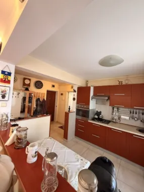 BRASADAS vinde ap 3 camere etajul 2/4 pe Careiului