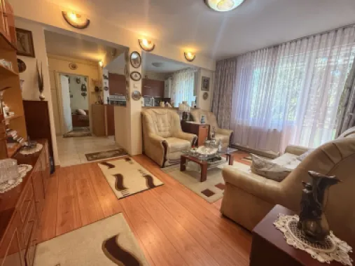 BRASADAS vinde ap 3 camere etajul 2/4 pe Careiului