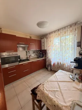 BRASADAS vinde ap 3 camere etajul 2/4 pe Careiului
