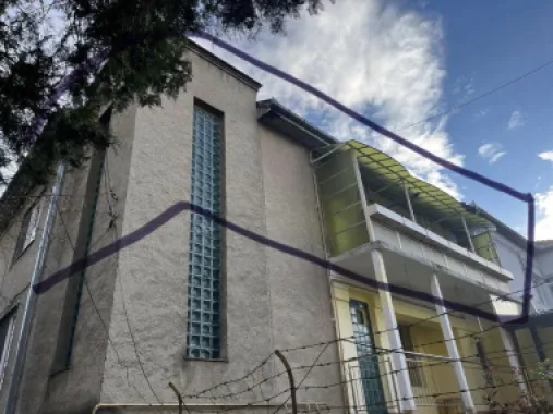 BRASADAS vinde ap 5 cam etaj 1 in casa cu etaj centru vechi.