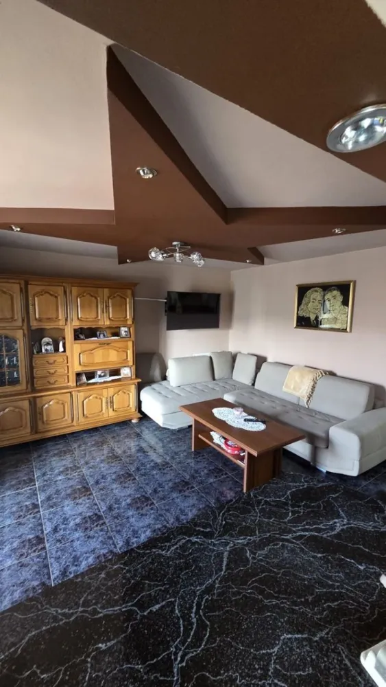 BRASADAS vinde ap 4 cam in Micro 16. - Agentia imobiliara BRASADAS vinde apartament cu 4 camere 116 mp. in Micro 16 complect utilat mobilat compus din 4 camere bucătărie 2 bai balcon beci,parcare de eesedinta. Www.brasadas.com. }}