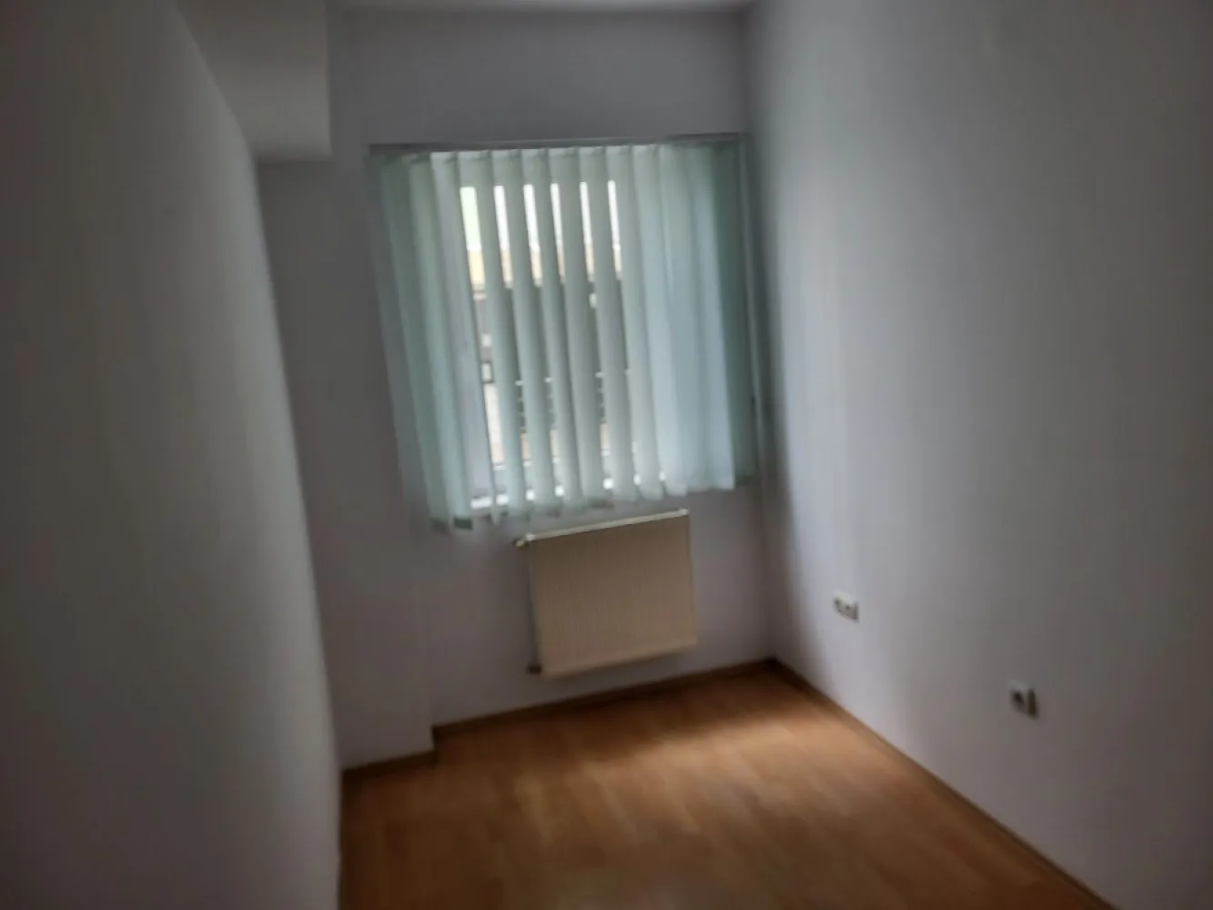 De vanzare apartament - De vanzare apartament, 2 camere, 46m2 utili, zona centrala, strada Corvinilor nr.5(langa Kaufland), situat la parter..Spatiul este ideal pentru birouri sau pentru locuit.Bloc construit in anul 2007, foarte aproape de toate facilitatile.Pentru mai multe detali la nr. de telefon. }}