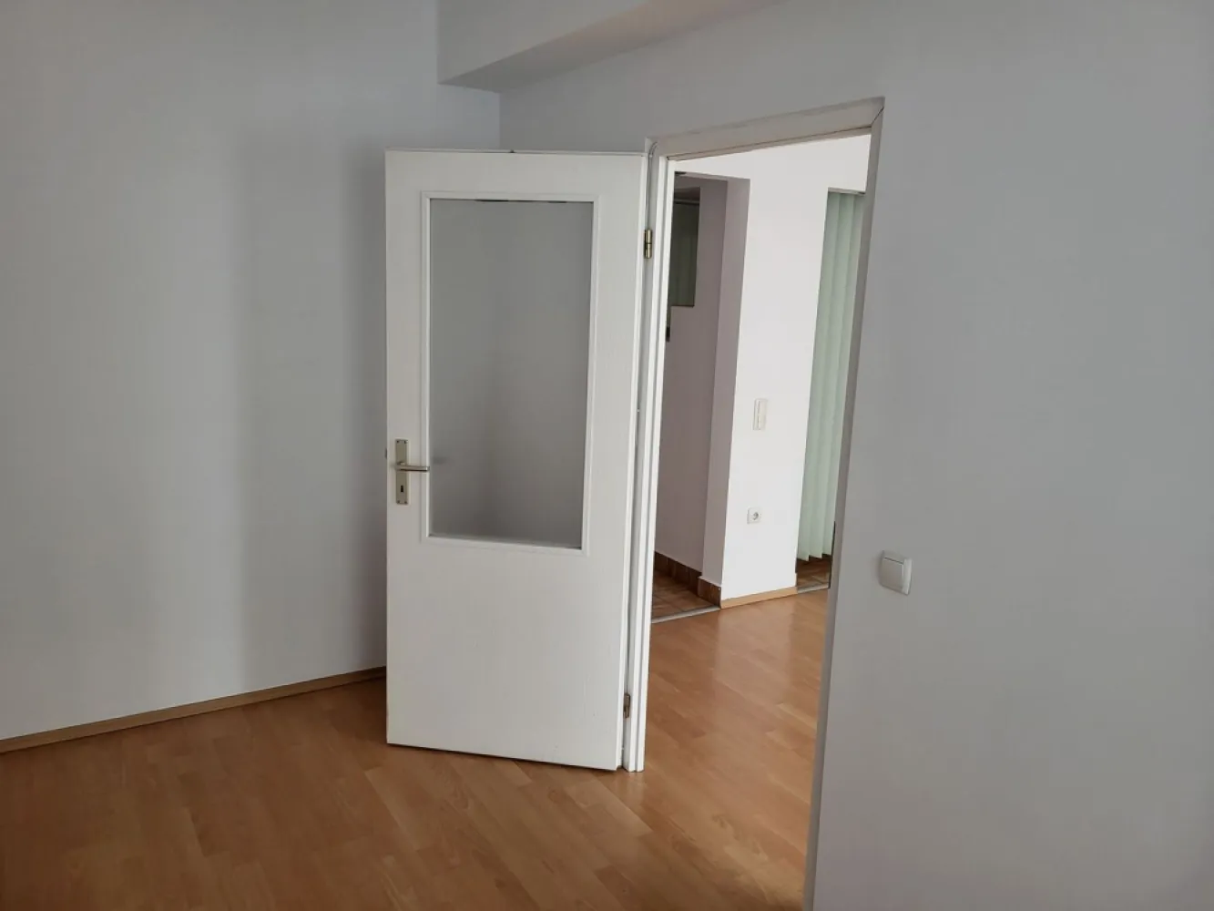 De vanzare apartament - De vanzare apartament, 2 camere, 46m2 utili, zona centrala, strada Corvinilor nr.5(langa Kaufland), situat la parter..Spatiul este ideal pentru birouri sau pentru locuit.Bloc construit in anul 2007, foarte aproape de toate facilitatile.Pentru mai multe detali la nr. de telefon. }}