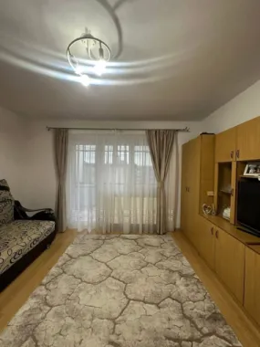 Apartament 2 camere de vânzare, semidecomandat