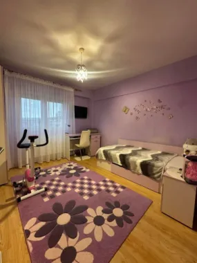 Apartament 2 camere de vânzare, semidecomandat