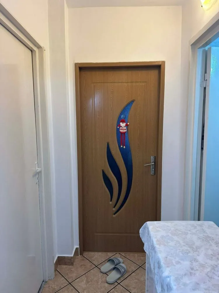 Apartament 2 camere de vânzare, semidecomandat