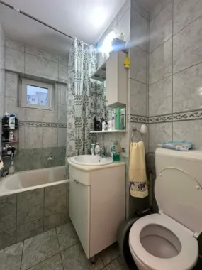 Apartament 2 camere de vânzare, semidecomandat