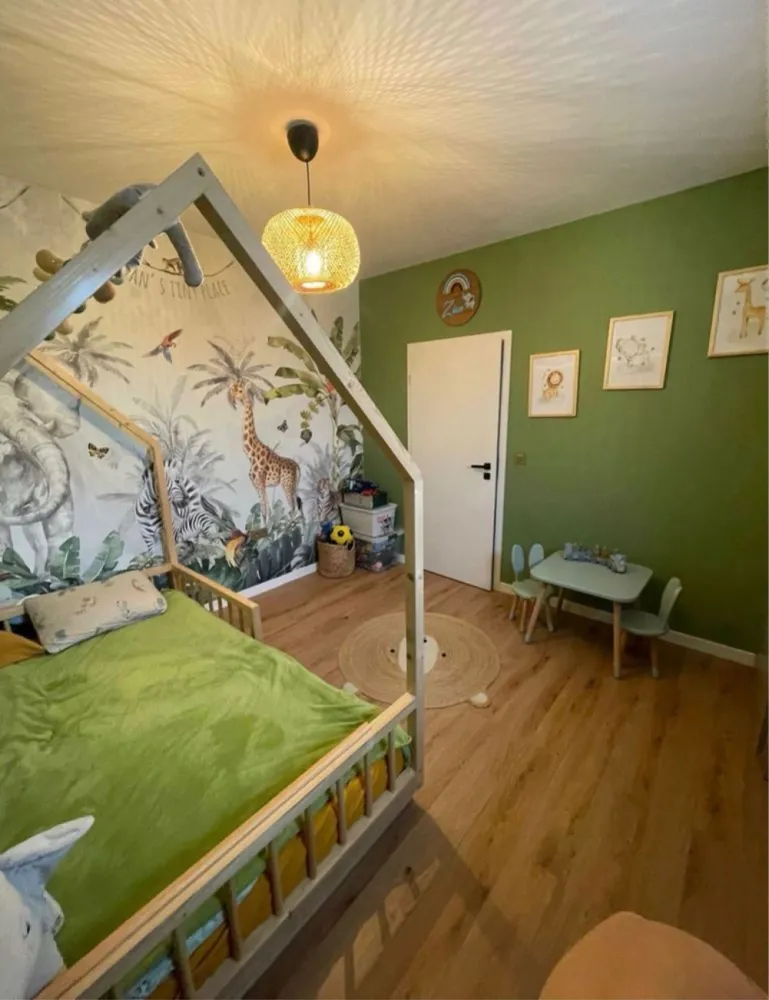 BRASADAS vinde ap 3 cam 80 mp etaj 2 in zona Unirii. - Agentia imobiliara BRASADAS vinde apartament modern 80 mp + 10 mp terasa, amenajat în stil modern, situat într-o zonă foarte bună Se vinde complet mobilat și utilat, exact ca în poze Detalii principale: • Suprafață utilă: 80 mp • Terasă: 10 mp • Etaj: 2 • Bloc construit în 2021 • Compartimentare: • Living spațios • Bucătărie cu living open space • 2 Dormitoare • 2 băi • Loc de parcare inclus Avantaje: Design modern, finisaje de calitate Spațiu generos și bine compartimentat Lumină naturală din plin Zonă liniștită, ideală pentru locuit Aproape de facilități (creșă, magazine, etc.) Www.brasadas.com. }}