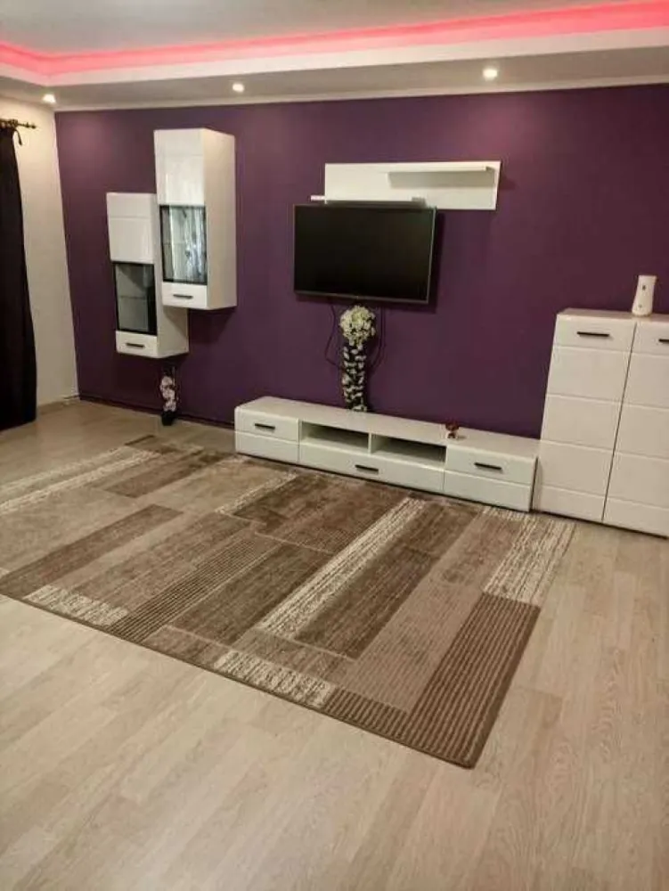 BRASADAS vinde ap 3 camere, zona soarelui etaj 1/4. - Agentia imobiliara BRASADAS vinde apartament 3 camere, complect mobilat si utilat decomandat, 3 camere, 1 bucatarie, 2 bai, 1 balcon, hol mic, hol mare, cu centrala termica si toate utilitatile inclusiv cablu tv cu internet, parcare privata, boxa beci, geamuri, usi termopane, usa de la intrare securizata, 78 m patrati, la etajul 1 din 4, zona Soarelui. Www.brasadas.com. }}