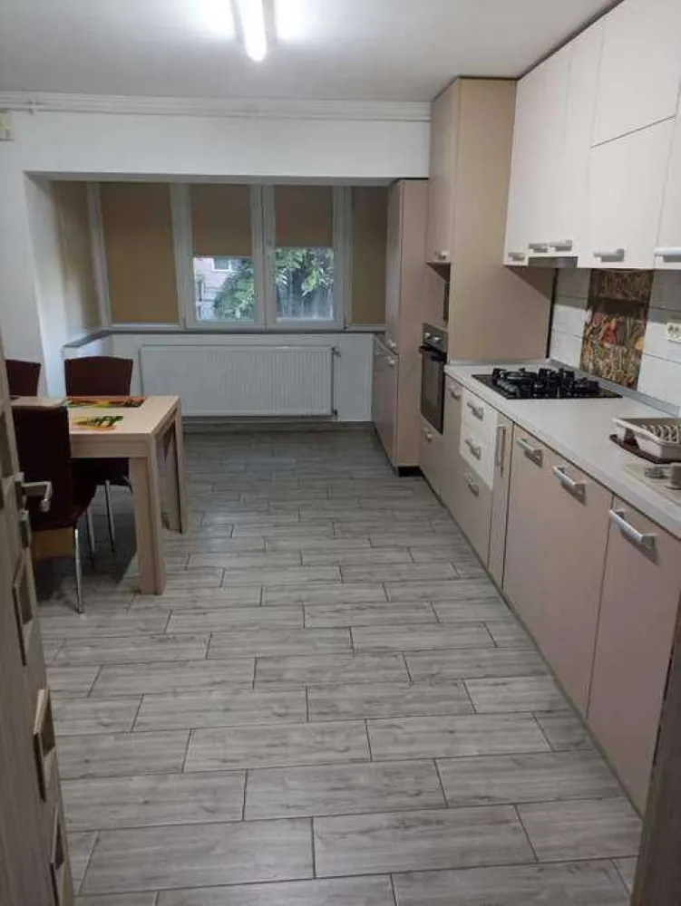 BRASADAS vinde ap 3 camere, zona soarelui etaj 1/4.