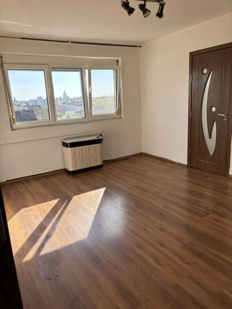 BRASADAS vinde ap 2c etaj 4/4 in 14 Mai. - Agentia imobiliara BRASADAS vinde apartament cu 2 camere în suprafață de 45 metri pătrat într-o zonă liniștită în 14 mai. Www.brasadas.com. }}