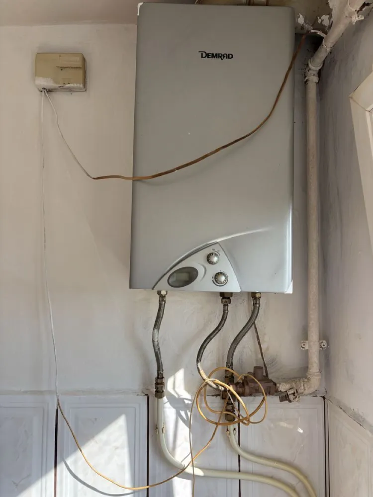BRASADAS vinde ap 2c etaj 4/4 in 14 Mai. - Agentia imobiliara BRASADAS vinde apartament cu 2 camere în suprafață de 45 metri pătrat într-o zonă liniștită în 14 mai. Www.brasadas.com. }}