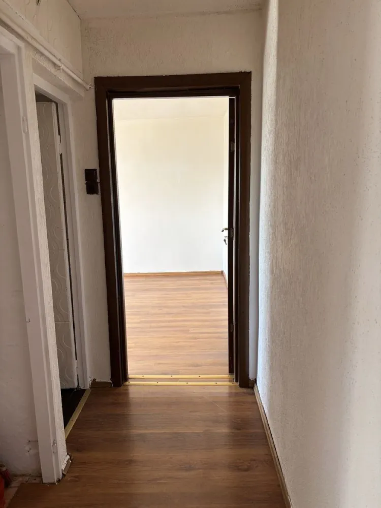 BRASADAS vinde ap 2c etaj 4/4 in 14 Mai. - Agentia imobiliara BRASADAS vinde apartament cu 2 camere în suprafață de 45 metri pătrat într-o zonă liniștită în 14 mai. Www.brasadas.com. }}