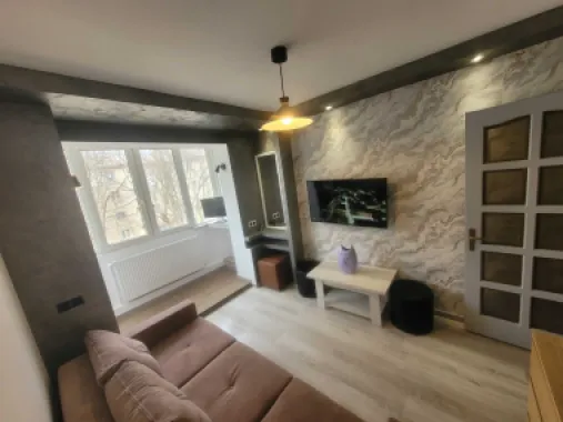 BRASADAS vinde ap 2 cam etaj 3/4 Closca, renovat, modificat.