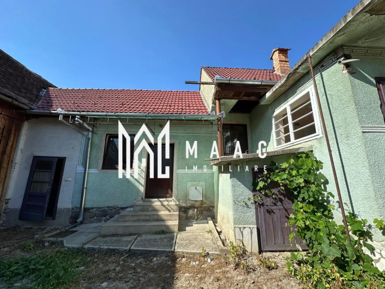 BLACK FRIDAY Casa individuala 3 camere | Teren | Gura Raului - 🔥 BLACK FRIDAY - Profită de cea mai bună perioadă din an pentru a deveni proprietar! Reducere de 10.000 euro - Pret vechi - 90.000 euro Pret promotional - 79.999 euro MAAC Imobiliare ofera spre vanzare o casa situata in Gura Raului. Locuinta are o suprafata utila de 97mp + 144mp de anexe si 500 mp teren (curte +gradina). Este alcatuita din: living, 2 dormitoare, bucatarie, baie , debara, pod, pivnita. Incalzirea-centrala pe lemne. Acoperis schimbat. Se vinde nemobilata. Pentru mai multe detalii precizati telefonic ca ati vazut anuntul cu ID: CP2786650 }}