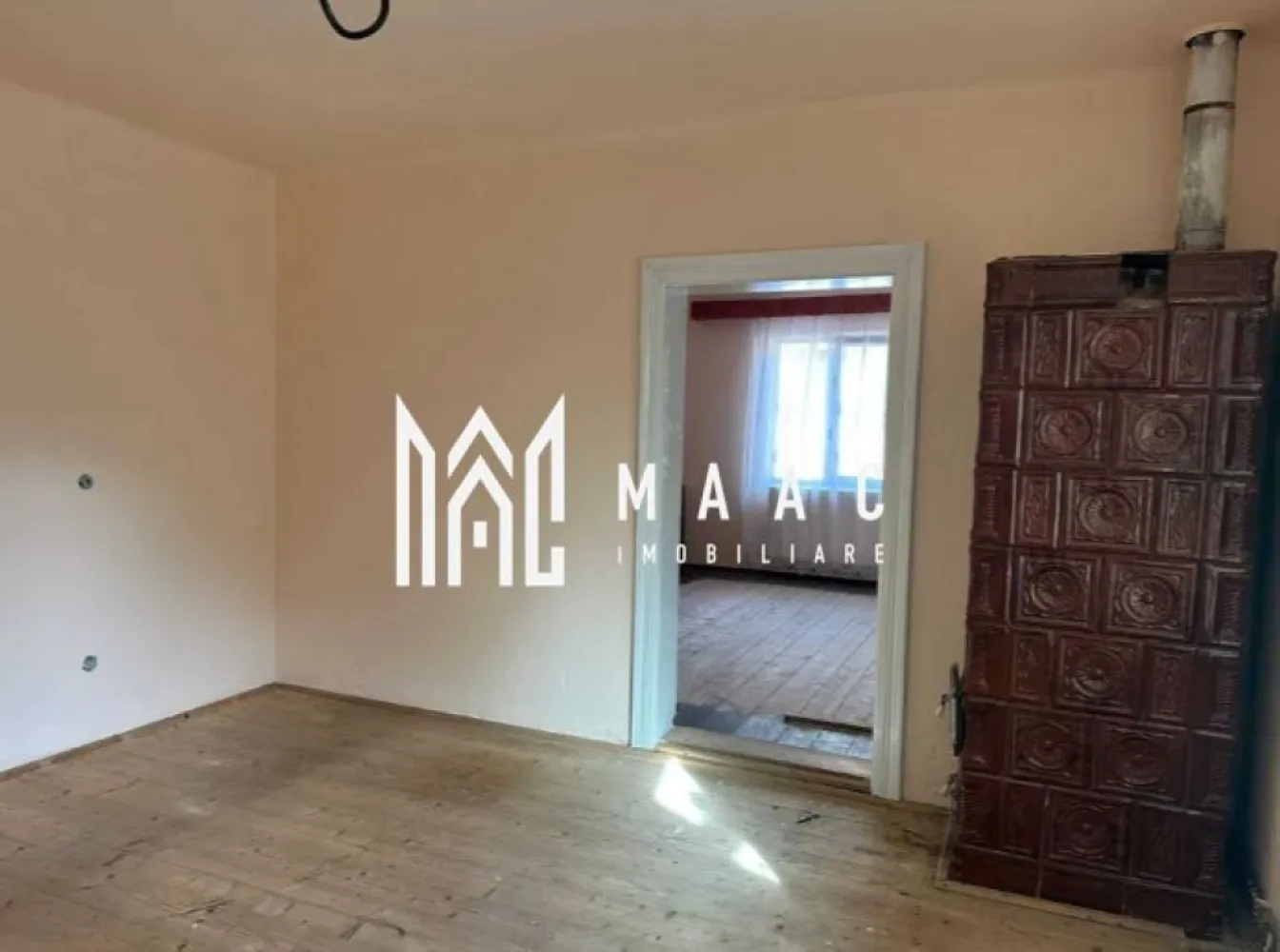 BLACK FRIDAY Casa individuala 3 camere | Teren | Gura Raului - 🔥 BLACK FRIDAY - Profită de cea mai bună perioadă din an pentru a deveni proprietar! Reducere de 10.000 euro - Pret vechi - 90.000 euro Pret promotional - 79.999 euro MAAC Imobiliare ofera spre vanzare o casa situata in Gura Raului. Locuinta are o suprafata utila de 97mp + 144mp de anexe si 500 mp teren (curte +gradina). Este alcatuita din: living, 2 dormitoare, bucatarie, baie , debara, pod, pivnita. Incalzirea-centrala pe lemne. Acoperis schimbat. Se vinde nemobilata. Pentru mai multe detalii precizati telefonic ca ati vazut anuntul cu ID: CP2786650 }}