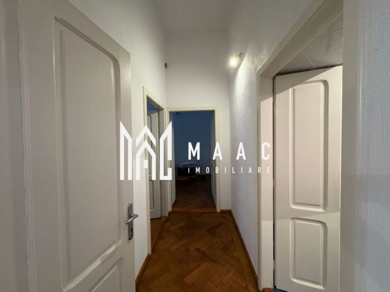 Apartament 3 Camere I La vila I Central I Loc de parcare - MAAC Imibiliare va propune spre vânzare un apartament pe bulevardul Victoriei lângă rectorat și facultatea Lucian Blaga Apramentul este situat la et 1 al unei vile de pe bulevardul Victoriei din Sibiu ,are 2 dormitoare ,living ,1 baie bucătărie ,spațiu tehnic ,pivniță de 40 mp 15% cota parte din curtea de 1450 mp ,76 mp utili ,mobilat complet Pentru mai multe detalii precizați ca ați văzut anunțul cu ID CP3063518