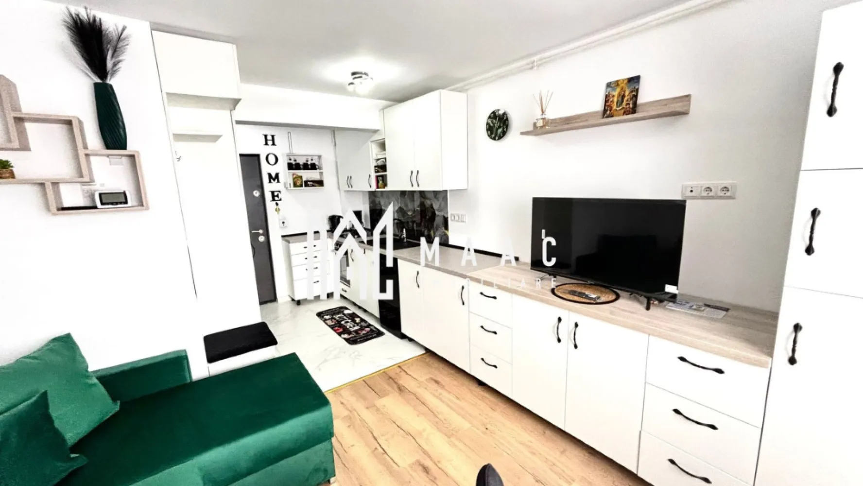 Garsonieră NOUĂ | Finisaje moderne | Mobilată/utilată | Lazaret - Maac Imobiliare prezintă spre închiriere o garsonieră open-space, situată în cartierul Lazaret, la parterul unui imobil cu 4 etaje, complet renovat. Proprietatea are o suprafață utilă de 21 mp și se remarcă prin finisaje moderne și dotări de calitate, fiind ideală pentru o persoană sau un cuplu. Garsoniera a fost recent renovată integral, beneficiind de: instalații sanitare și electrice complet schimbate finisaje moderne, totul nou Dotări: mobilier realizat pe comandă mașină de spălat vase mașină de spălat rufe cu uscător combină frigorifică plită și cuptor hotă centrală termică proprie televizor Se închiriază complet mobilată și utilată, fiind pregătită pentru mutare imediată, fără necesitatea unor investiții suplimentare. Locuința este situată într-o zonă cu acces facil către magazine, transport public și alte puncte de interes. Pentru mai multe detalii sau pentru programarea unei vizionări, vă rugăm să ne contactați și să menționați ID-ul proprietății: CP3042883. }}