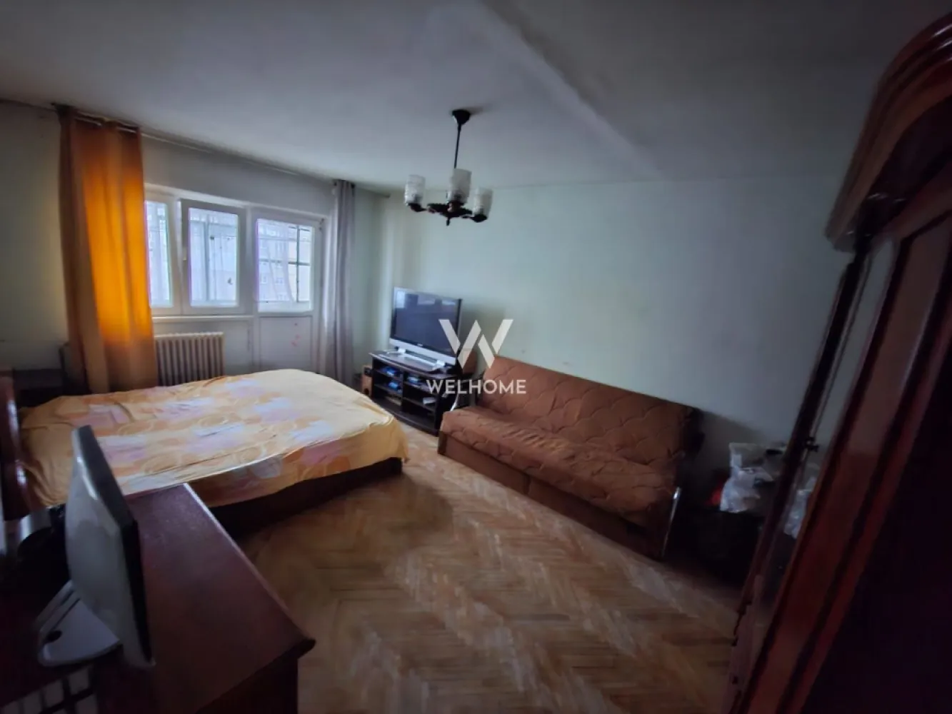 Apartament 3 camere, spațios, zonă Siretului– - Vă propunem spre vânzare un apartament spațios cu 3 camere, situat într-o zonă bună și bine cotată, cu acces facil la puncte de interes precum mijloace de transport, magazine, școli și alte facilități. Apartamentul dispune de o compartimentare practică, fiind format din: 3 camere luminoase 1 bucătărie 2 balcoane spații generoase, care oferă confort și multiple posibilități de amenajare Imobilul nu este renovat, ceea ce reprezintă un real avantaj pentru viitorul proprietar, oferind libertatea de a-l amenaja și personaliza complet după propriul gust și nevoi. Datorită suprafeței și compartimentării, apartamentul are un potențial excelent atât pentru locuire, cât și pentru investiție. !!! În plus, proprietatea beneficiază de pivniță proprie cu suprafața de 18 mp, ideală pentru depozitare. Dacă sunteți în căutarea unui apartament într-o zonă bună, cu spațiu generos și posibilitatea de a crea un cămin exact așa cum vi-l doriți, această proprietate merită toată atenția dumneavoastră. - Pret: 103.000euro, usor negociabil - Contact: 0743292794 }}