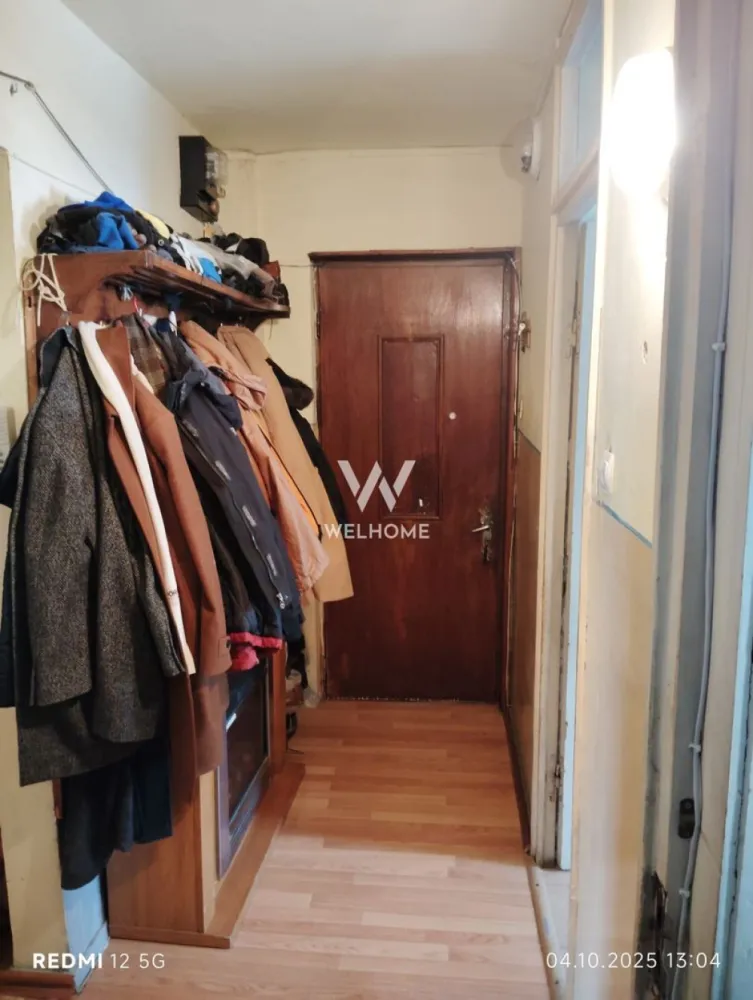 Apartament 3 camere, spațios, zonă Siretului– - Vă propunem spre vânzare un apartament spațios cu 3 camere, situat într-o zonă bună și bine cotată, cu acces facil la puncte de interes precum mijloace de transport, magazine, școli și alte facilități. Apartamentul dispune de o compartimentare practică, fiind format din: 3 camere luminoase 1 bucătărie 2 balcoane spații generoase, care oferă confort și multiple posibilități de amenajare Imobilul nu este renovat, ceea ce reprezintă un real avantaj pentru viitorul proprietar, oferind libertatea de a-l amenaja și personaliza complet după propriul gust și nevoi. Datorită suprafeței și compartimentării, apartamentul are un potențial excelent atât pentru locuire, cât și pentru investiție. !!! În plus, proprietatea beneficiază de pivniță proprie cu suprafața de 18 mp, ideală pentru depozitare. Dacă sunteți în căutarea unui apartament într-o zonă bună, cu spațiu generos și posibilitatea de a crea un cămin exact așa cum vi-l doriți, această proprietate merită toată atenția dumneavoastră. - Pret: 103.000euro, usor negociabil - Contact: 0743292794 }}