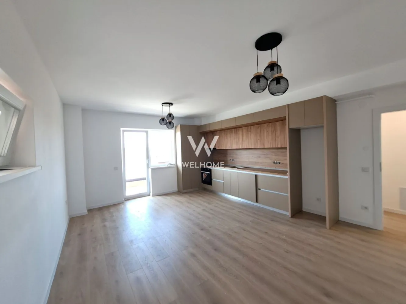 Apartament finisat la cheie, Sibiu - bloc cu lift,INTABULAT - ULTIMUL APARTAMENT FINISAT DISPONIBIL Apartament 3 camere , situat la parterul inalt al unui bloc NOU - Sibiu, 10 minute de centru - zona rezidentiala noua destinata familiei Se preda imediat, conform fotografii, cu mobila de bucatarie inclusa in pret. Suprafata utila: 62.85 mp utili + 2 balcoane 5 mp si 3 mp Apartament decomandat - hol acces, living deschis cu bucatarie, baie, 2 dormitoare Livingul are balcon mare, 1 dormitor are balcon mai mic Pretul afisat este pentru Apartament LA CHEIE - centrala termica Vaillant si incalzire in pardoseala, usa de intrare de metal, lavabila, geamuri termopan, instalatii electrice, termice si sanitare pe pozitie, gresie, parchet, usi, bai dotate 1 loc de parcare inclus! Zona este placut organizata, cu spatii verzi, alei, parcari *Se poate opta si pentru apartament la etaj intermediar,cu predare la stadiul de Alb in vara 2026. Pret vanzare 135.380 Euro Tva Inclus Vizionari: 0752.088.381- Roxana }}
