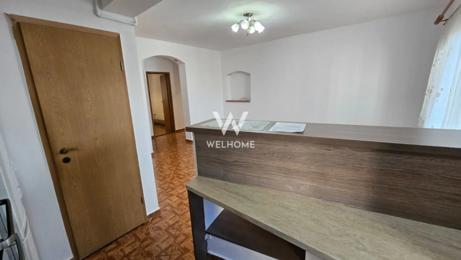 ! Oferta ! - Apartament 4 camere zona Strand - Se ofera spre vanzare apartament 4 camere zona STRAND - Zona: Strand - 86 Mp utili - 4 Camere - Parter inalt 3m (Garajul fiind sub acesta) - Predare: Imediat - Aproape de magazine, statii de autobuz - Partial mobilat si utilat - Garajul are suprafața de 21,35 mp, este racordat la curent electric, apă și canalizare, fiind situat sub apartament. Compartimentarea apartamentului: - living cu bucătăria = 23,20 mp; - camera/dormitor = 15,97 mp; - camera/dormitor = 15,97 mp; - camera de zi = 17,34 mp; - baie cu cadă = 6,58 mp; - baie cu duș = 1,95 mp; - cămară = 0,96 mp; - hol = 3,47 mp; - balcon = 5,89 mp; - logie = 2,32 mp. - Optional se pot vinde 2 boxe de cate 7.61 mp, la pretul de 8000 euro - Pret: 187.000 Euro ( 169.000 apartamentul + garajul 18.000) - Contact: 0756 094 405 }}