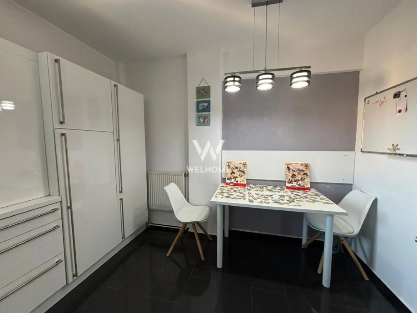 Apartament 3 camere modern mobilat-utilat in Turnisor - Apartament 3 camere cu pivnita - Sos. Alba Iulia, Turnisor - Suprafata utila: 68mp Situat la etajul 4 al unui bloc cu lift. Compartimentat astfel: hol acces, bucatarie separata, living generos, 2 dormitoare, baie cu geam, baie de serviciu, debara. Apartamentul se vinde exact cum se observa in poze, cu tot ce este nevoie. Gata de mutare! Imobilul beneficiaza si de o boxa de depozitare in pivnita. Situat intr-o zona buna cu acces facil la magazine, mijloace de transport, scoli, gradinite etc. Locuri de parcare in fata si in spatele blocului. Liber de sarcini, se poate achizitiona prin credit ipotecar sau plata cash. Pret: 143.000 Euro Negociabil Telefon: 0747639802 }}