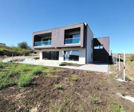 Casa mare cu garaj si teren 790 mp - Casa NOUA