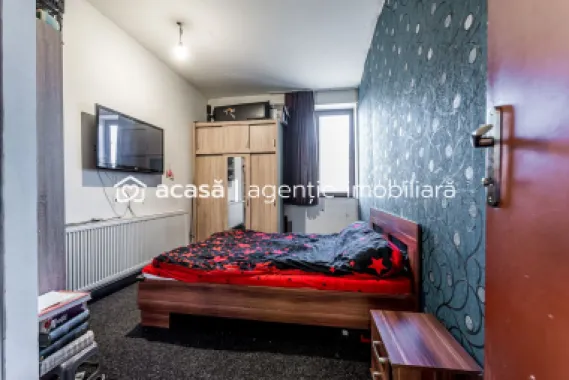Apartament tip casă | 3 camere & curte | zona Colegiului Moise Nicoară