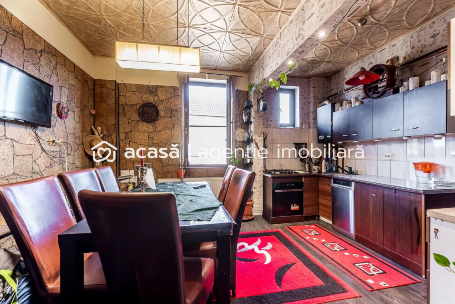 Apartament tip casă | 3 camere & curte | zona Colegiului Moise Nicoară