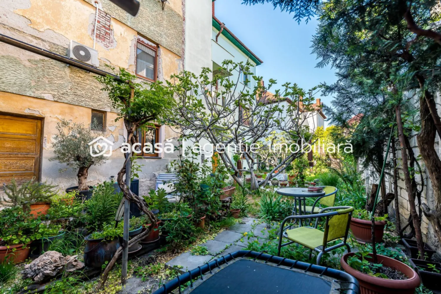 Apartament tip casă | 3 camere & curte | zona Colegiului Moise Nicoară