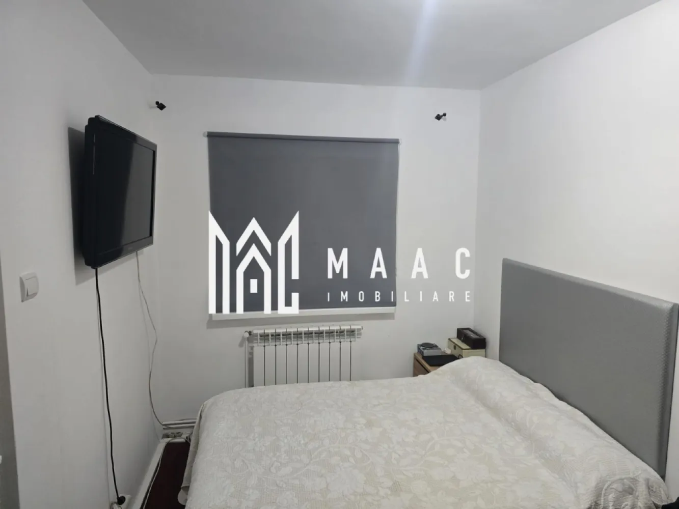 Apartament 2 camere I 37 MPU I Hipodrom I - MAAC Imobiliare vă propune spre vânzare un apartament, cu o suprafață utilă de aproximativ 37 mp, situat în cartierul Hipodrom I din Sibiu, într-o zonă liniștită și bine conectată.

 Detalii proprietate

Apartamentul este compartimentat astfel:
bucătărie cu debara
baie cu geam pentru aerisire naturală
hol
living
dormitor
 Dotări și îmbunătățiri
Centrală termică și instalație termică relativ noi (aprox. 2 ani)
Geamuri termopan
Izolație termică exterioară
Acoperiș din țiglă

Proprietatea necesită unele îmbunătățiri, oferind viitorului proprietar posibilitatea de a o amenaja după propriul gust.
 Locație și avantaje
Situat în Hipodrom I, una dintre cele mai căutate zone din Sibiu
Zonă liniștită și însorită, cu vedere către spațiu verde
În apropiere: magazine, mijloace de transport, școală, grădiniță și cabinete medicale
Acces rapid către centrul orașului
Pentru mai multe detalii și vizionări, precizati telefonic ca ati vazut anuntul cu ID: CP3062879