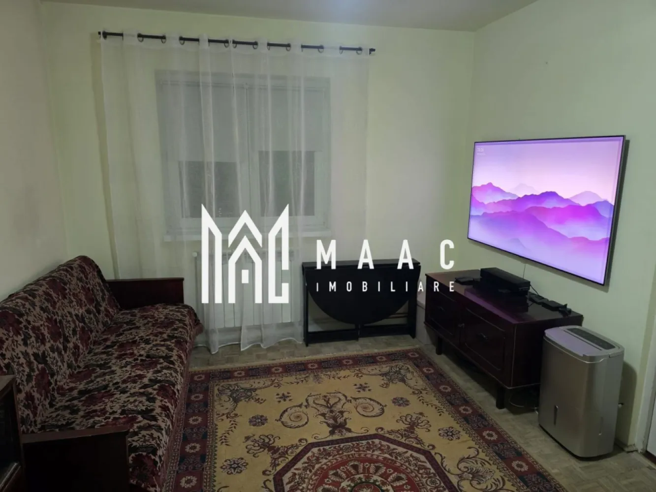 Apartament 2 camere I 37 MPU I Hipodrom I - MAAC Imobiliare vă propune spre vânzare un apartament, cu o suprafață utilă de aproximativ 37 mp, situat în cartierul Hipodrom I din Sibiu, într-o zonă liniștită și bine conectată.

 Detalii proprietate

Apartamentul este compartimentat astfel:
bucătărie cu debara
baie cu geam pentru aerisire naturală
hol
living
dormitor
 Dotări și îmbunătățiri
Centrală termică și instalație termică relativ noi (aprox. 2 ani)
Geamuri termopan
Izolație termică exterioară
Acoperiș din țiglă

Proprietatea necesită unele îmbunătățiri, oferind viitorului proprietar posibilitatea de a o amenaja după propriul gust.
 Locație și avantaje
Situat în Hipodrom I, una dintre cele mai căutate zone din Sibiu
Zonă liniștită și însorită, cu vedere către spațiu verde
În apropiere: magazine, mijloace de transport, școală, grădiniță și cabinete medicale
Acces rapid către centrul orașului
Pentru mai multe detalii și vizionări, precizati telefonic ca ati vazut anuntul cu ID: CP3062879