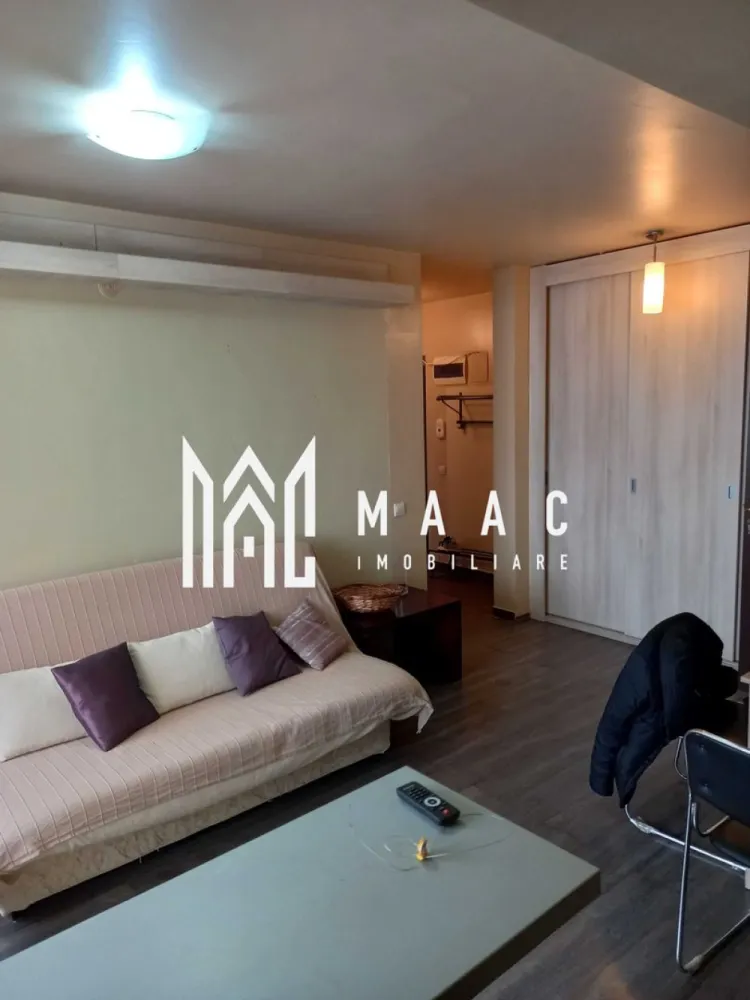 Apartament 2 camere I Etaj 3 I Loc Parcare I Terezin - Vă propunem spre vânzare un apartament cu 2 camere semidecomandate, situat într-un imobil modern construit în anul 2010, poziționat excelent, la doar 15 minute de mers pe jos de Piața Mare și la aproximativ 5 minute de promenada de pe malul râului Cibin.

Această proprietate reprezintă o alegere ideală atât pentru locuință proprie, cât și pentru investiție, datorită amplasării excelente, dotărilor complete și disponibilității imediate.

Compartimentare:
Living luminos cu bucătărie open-space
Zonă de dining + bar
Dormitor complet mobilat
Baie spațioasă cu cadă tip jacuzzi

Dotări:
Se vinde complet mobilat și utilat
Bucătărie complet echipată
Frigider, aragaz
Centrală termică proprie cu termostat
Parchet și gresie
Baie complet utilată + ventilator
Lift în imobil
Spațiu suplimentar de depozitare situat pe palier

Avantaje:
Loc de parcare suprateran inclus în preț
Bloc modern, construit în 2010
Acces facil și confort sporit datorită liftului
Depozitare suplimentară, extrem de utilă pentru organizare
Acces rapid către centrul orașului
Zonă liniștită, aproape de promenadă și zone verzi
Ideal pentru locuire imediată sau închiriere rapidă

Potențial:
Apartamentul este bine întreținut și oferă viitorului proprietar posibilitatea de personalizare facilă, fiind totodată o investiție excelentă într-o zonă atractivă.

O proprietate modernă, completă și bine poziționată, ce îmbină confortul, accesibilitatea și potențialul investițional într-una dintre cele mai atractive zone din Sibiu. Disponibil imediat pentru vizionare și mutare.

Pentru informati si vizionari: CP3063722