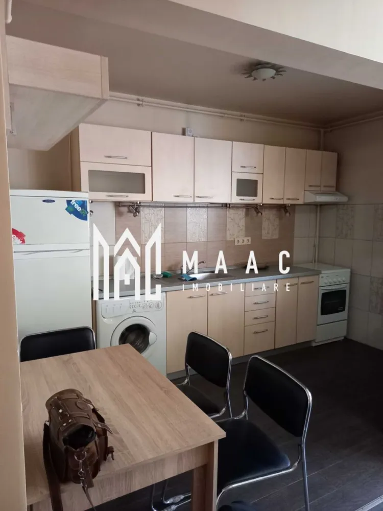 Apartament 2 camere I Etaj 3 I Loc Parcare I Terezin - Vă propunem spre vânzare un apartament cu 2 camere semidecomandate, situat într-un imobil modern construit în anul 2010, poziționat excelent, la doar 15 minute de mers pe jos de Piața Mare și la aproximativ 5 minute de promenada de pe malul râului Cibin.

Această proprietate reprezintă o alegere ideală atât pentru locuință proprie, cât și pentru investiție, datorită amplasării excelente, dotărilor complete și disponibilității imediate.

Compartimentare:
Living luminos cu bucătărie open-space
Zonă de dining + bar
Dormitor complet mobilat
Baie spațioasă cu cadă tip jacuzzi

Dotări:
Se vinde complet mobilat și utilat
Bucătărie complet echipată
Frigider, aragaz
Centrală termică proprie cu termostat
Parchet și gresie
Baie complet utilată + ventilator
Lift în imobil
Spațiu suplimentar de depozitare situat pe palier

Avantaje:
Loc de parcare suprateran inclus în preț
Bloc modern, construit în 2010
Acces facil și confort sporit datorită liftului
Depozitare suplimentară, extrem de utilă pentru organizare
Acces rapid către centrul orașului
Zonă liniștită, aproape de promenadă și zone verzi
Ideal pentru locuire imediată sau închiriere rapidă

Potențial:
Apartamentul este bine întreținut și oferă viitorului proprietar posibilitatea de personalizare facilă, fiind totodată o investiție excelentă într-o zonă atractivă.

O proprietate modernă, completă și bine poziționată, ce îmbină confortul, accesibilitatea și potențialul investițional într-una dintre cele mai atractive zone din Sibiu. Disponibil imediat pentru vizionare și mutare.

Pentru informati si vizionari: CP3063722