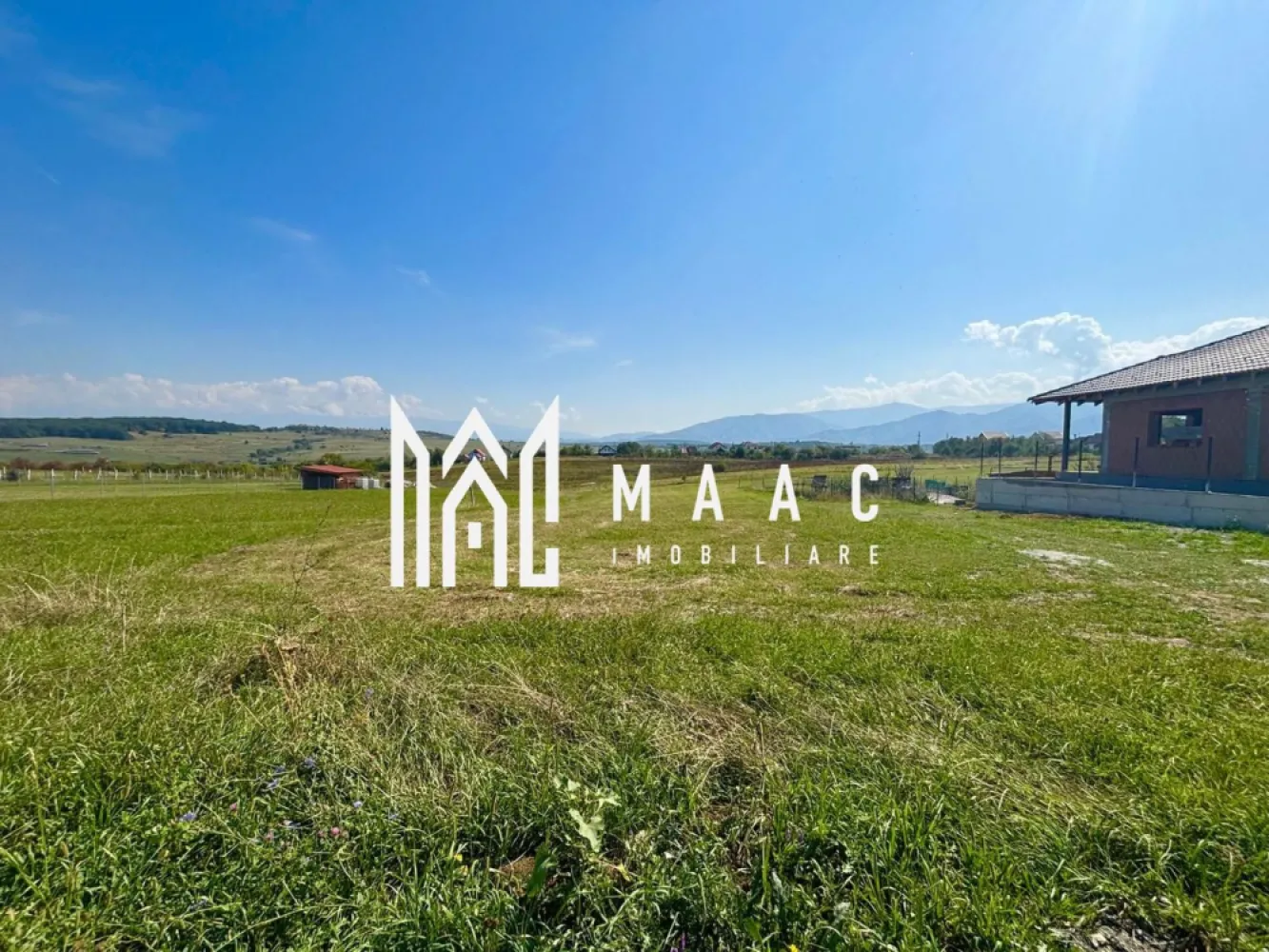 Teren intravilan | 4 parcele | 600MP | Ieșire din Sibiu spre Cisnădie - Maac Imobiliare prezintă 4 parcele de teren intravilan, situate la ieșirea de pe Calea Cisnădiei către orașul Cisnădie, într-o zonă liniștită și în plină dezvoltare rezidențială. Suprafețele parcelelor sunt de aproximativ: 619 mp 622 mp 628 mp 631 mp Terenurile pot fi achiziționate individual, începând de la aprox. 600 mp fiecare, sau în total, însumând o suprafață de circa 2500 mp. Intravilan PUZ în lucru pentru construcții P+1 Acces facil din Calea Cisnădiei Zonă în dezvoltare, ideală pentru case individuale sau duplexuri Posibilitate de extindere a suprafeței în funcție de necesități Preț: 60 €/mp }}