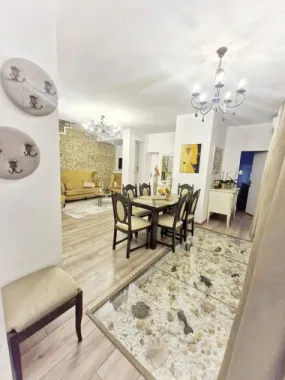 BRASADAS vinde ap 4 cam 130 mp in cladire istorica.