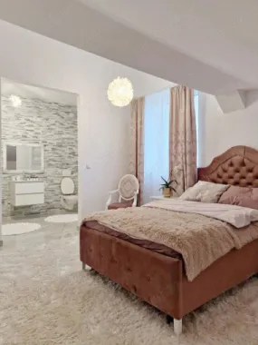 BRASADAS vinde ap 4 cam 130 mp in cladire istorica.