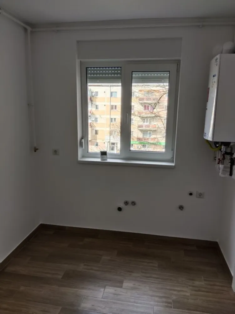 BRASADAS vinde ap 3 cam etaj 3/4 pe Careiului. - Agentia Imobiliara BRASADAS vinde apartament cu 3 camere recent renovat pe Careiului la etajul 3/4 cu suprafata utila de 67 mp. Termopan tripan trei sticle Jaluzele aluminiu Instalația electrice schimbat cupru Instalația sanitară schimbat ppr Parchet laminat 10 mm Gresie în bucătărie Baie modern cu duș,wc suspendat Usi interioare Porta cu spaleti acoperiți Ușă de intrare schimbat Www.brasadas.com.