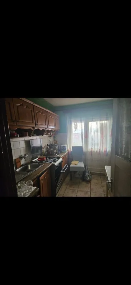 Vand apartament cu 3 camere in Carpati 2 - Apartament cu 3 camere ,etaj 4 Acoperis renovat anu trecut Beci 3 ori 4 Pret 75.000€ Pentru mai multe detalii +40*******26 sau +4367761454706 Va rog nu uitati de prefix la numaru de telefon