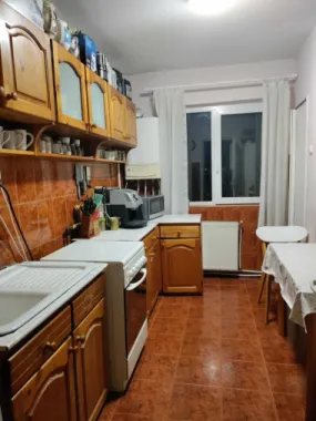 BRASADAS vinde ap 3 cam etaj 6 Careiului Micro 16.