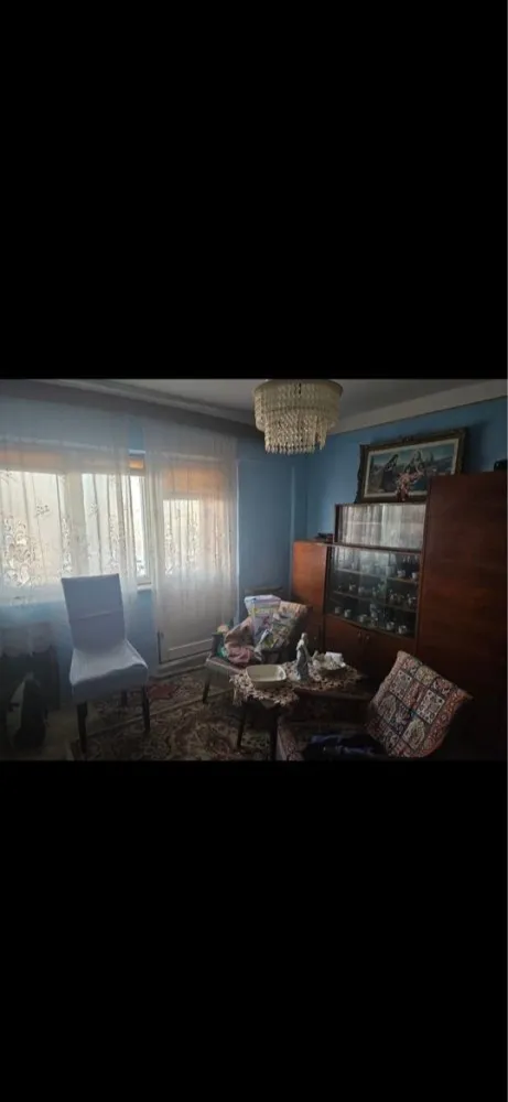 Vand apartament cu 3 camere in Carpati 2 - Apartament cu 3 camere ,etaj 4 Acoperis renovat anu trecut Beci 3 ori 4 Pret 75.000€ Pentru mai multe detalii +40*******26 sau +4367761454706 Va rog nu uitati de prefix la numaru de telefon