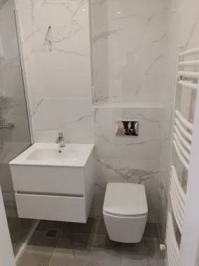 BRASADAS vinde ap 3 cam etaj 3/4 pe Careiului.