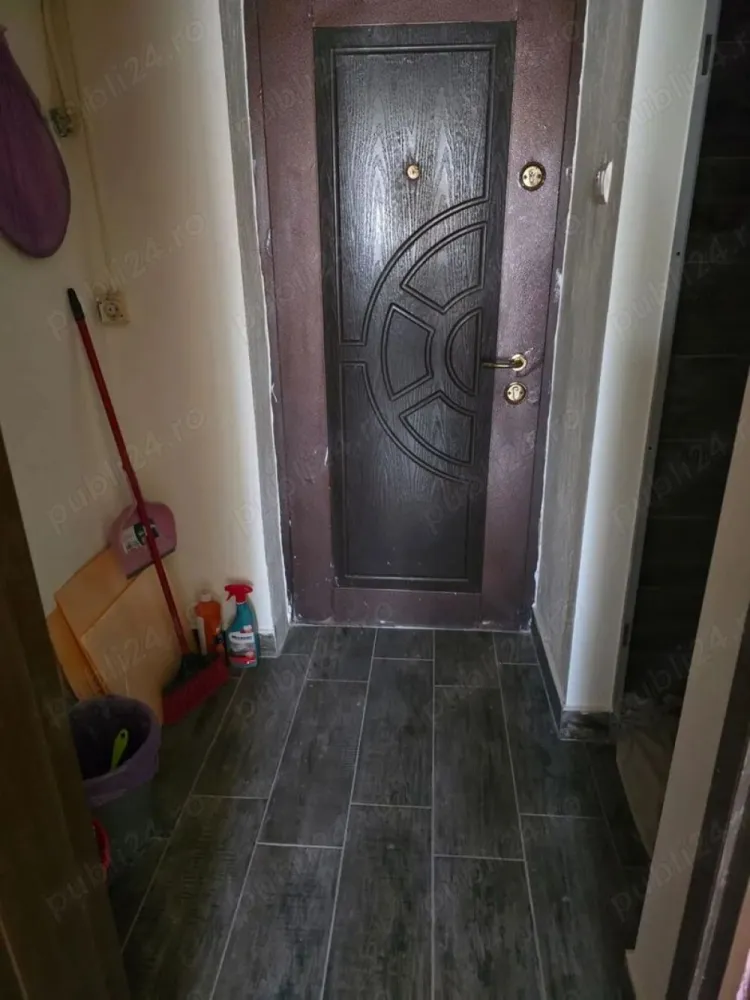 BRASADAS vinde garsoniera la PARTER pe Ostrovului. - Agentia Imobiliara BRASADAS vinde garsoniera situata pe Ostrovului la PARTER. Dependințe: 1 camera, 1 baie, 1 bucătărie, 1 hol si 1 balcon. 21,40 mp. Baie proaspăt renovat +centrală nouă pe gaz+instalații. Www.brasadas.com.
