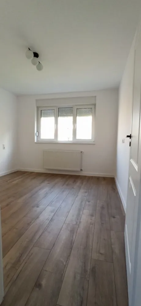 BRASADAS vinde ap 3 cam etaj 3/4 pe Careiului.