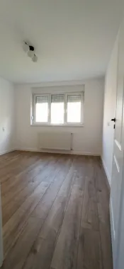 BRASADAS vinde ap 3 cam etaj 3/4 pe Careiului.